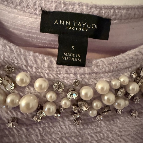 Ann Taylor Factory | Lilac Pearl Beaded Neck Sleeveless Top Blouse | Size S - Picture 5 of 6